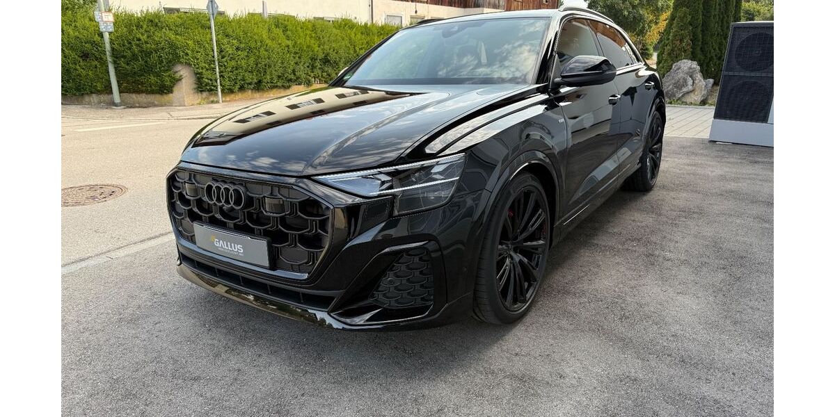 Audi Q8 6.000 km 96.900 € München 81827