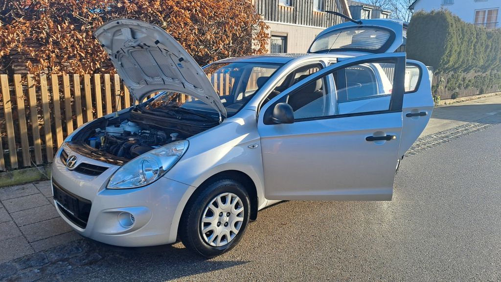 Hyundai i20 100.000 km 2.999 &euro; München 81737