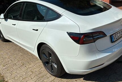 Tesla Model 3 41.300 km 28.500 &euro; Damme 49401