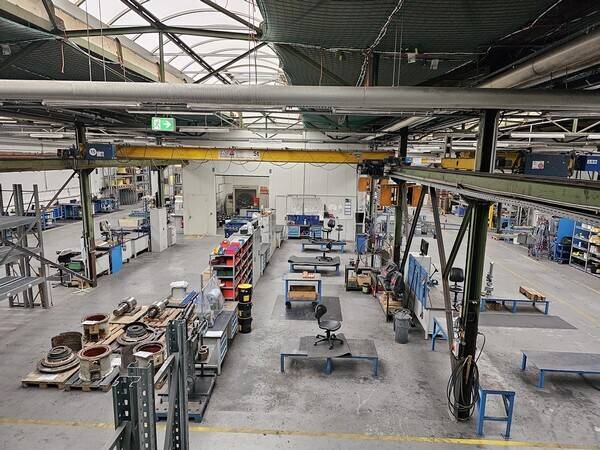 Gewerbeimmoblie mit Hallen- und Büroflächen zimmer