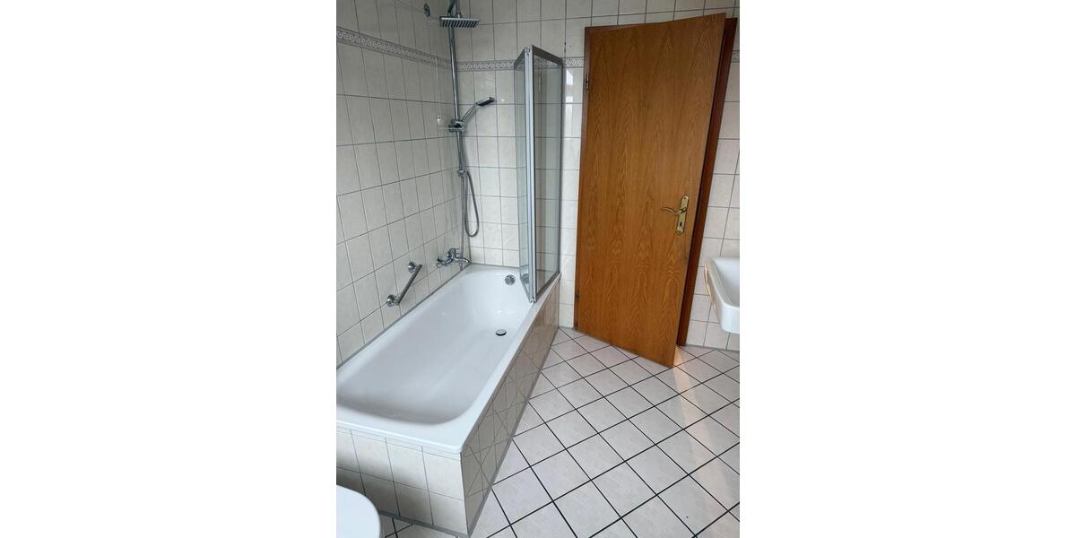 Dachgeschoßwohnung Kastellaun - 4 Zimmer, 93 m&sup2;, 930&euro; | Angebot:25044629