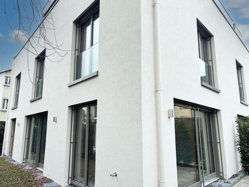 Haus zum Kaufen in Frankfurt 1.320.000 € 196 m²