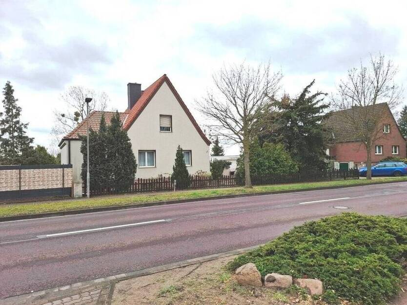 Einfam.-Haus mit Garten und Nebengelass in Gommern OT Menz !
