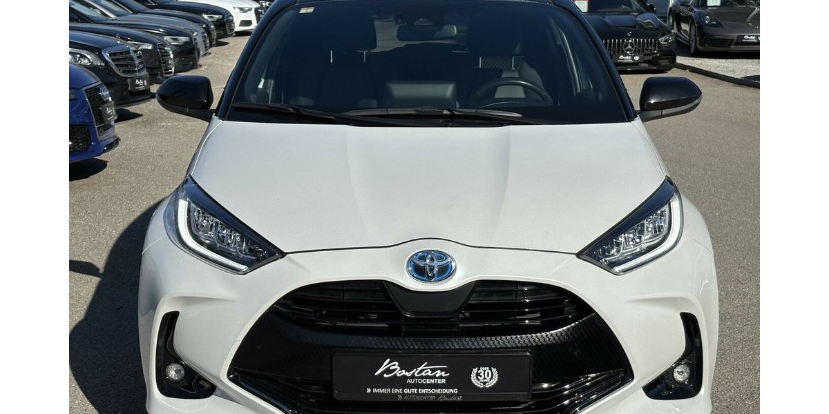 Toyota Yaris 1.5 Hybrid Black&White DAB/KAMERA/1.HAND 29.792 km 19.900 &euro; Villingen-Schwenningen 78054