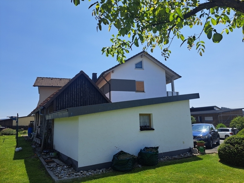 Charmantes Zweifamilienhaus mit großem Garten, in freier Natur, nahe der Universitätsstadt Kronach