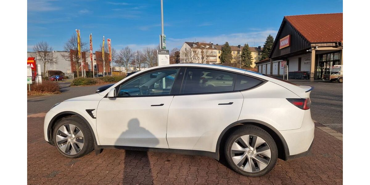 Tesla Model Y 46.185 km 35.000 &euro; Aachen 52074
