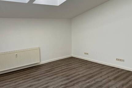 Frisch renovierte 2-Raumwohnung mit Dusche, Wanne, Einbauküche, Ankleide, Abstellraum & Keller in der Röbeler Innenstadt 2 zimmer