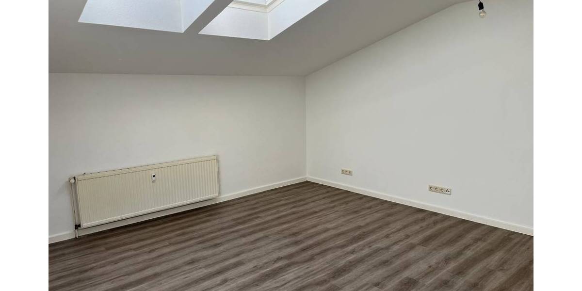 Frisch renovierte 2-Raumwohnung mit Dusche, Wanne, Einbauküche, Ankleide, Abstellraum & Keller in der Röbeler Innenstadt 2 zimmer