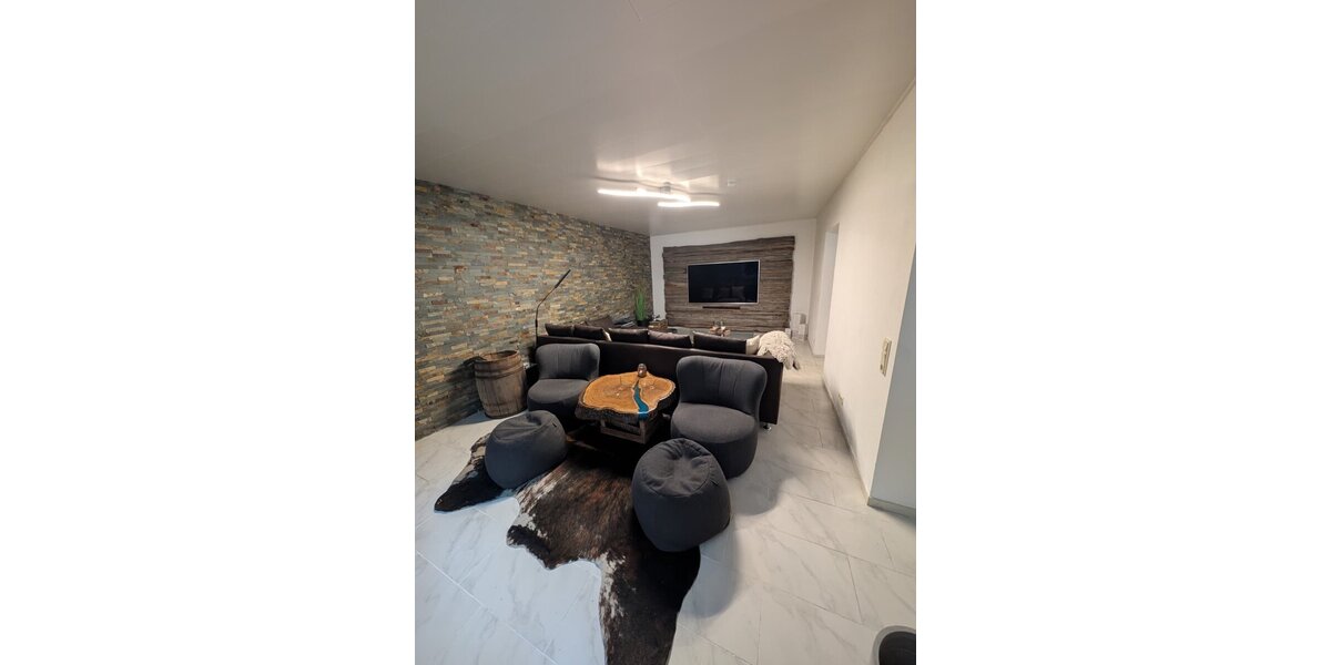 Neuental, EFH + Nebengeb. - Einfamilienhaus Neuental | Angebot:26110078
