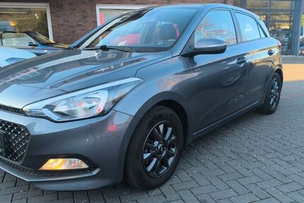 Hyundai i20 74.000 km 10.000 &euro; Lügde 32676
