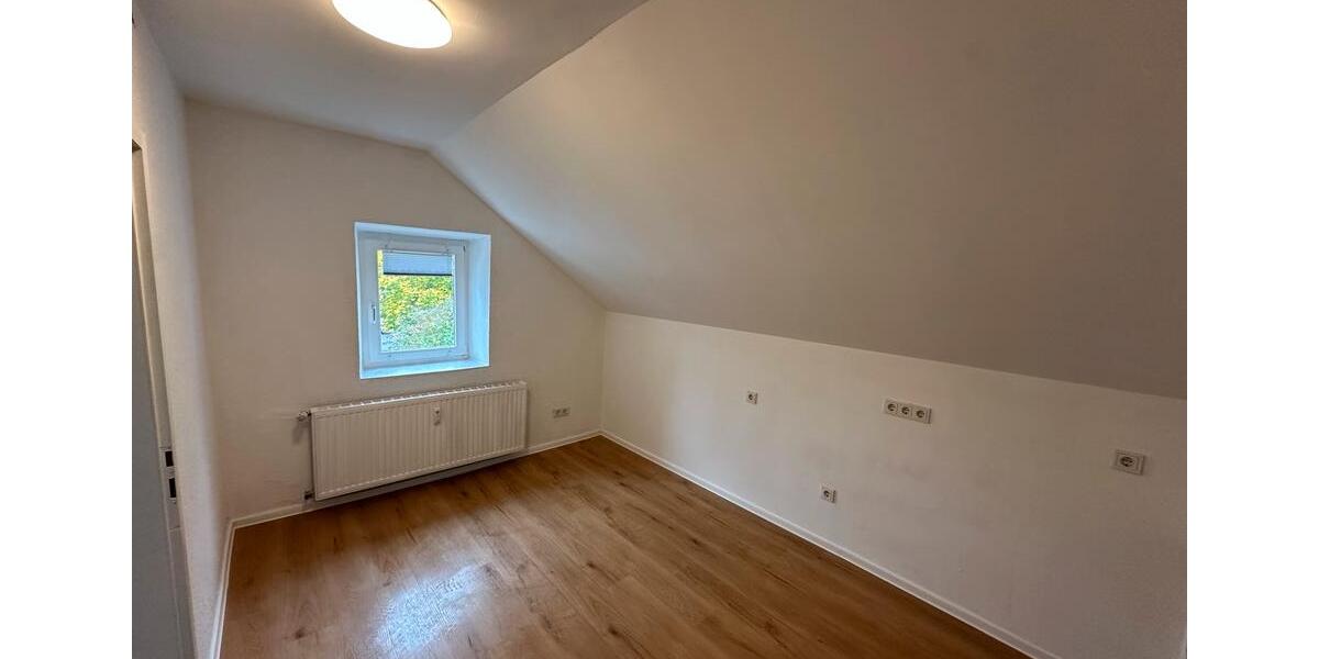 Renovierte 3,5 Dachgeschosswohnung in Riegelsberg 3.5 zimmer