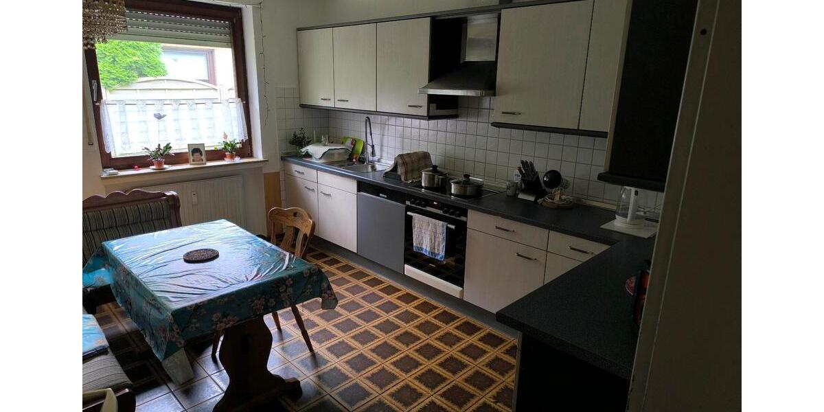 Einfamilienhaus mit 180 m2 Wohnfläche, voll unterkellert 7.5 zimmer