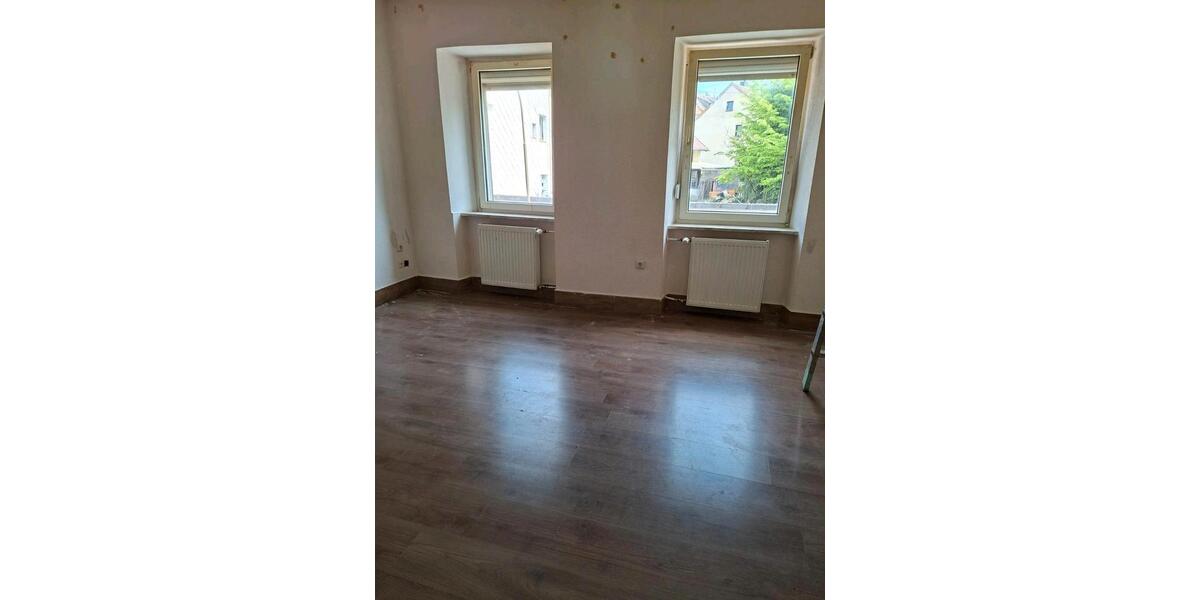 Etagenwohnung Neunkirchen - 4 Zimmer, 110 m&sup2;, 750&euro; | Angebot:26403432