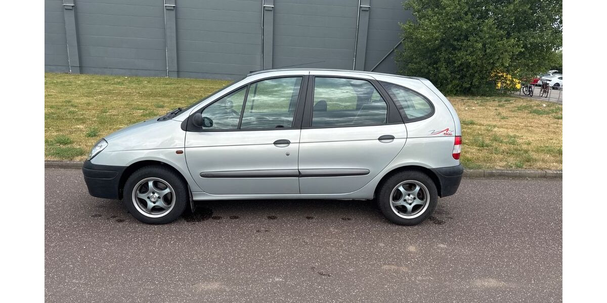 Renault Scenic 147.000 km 1.799 € Magdeburg 39110