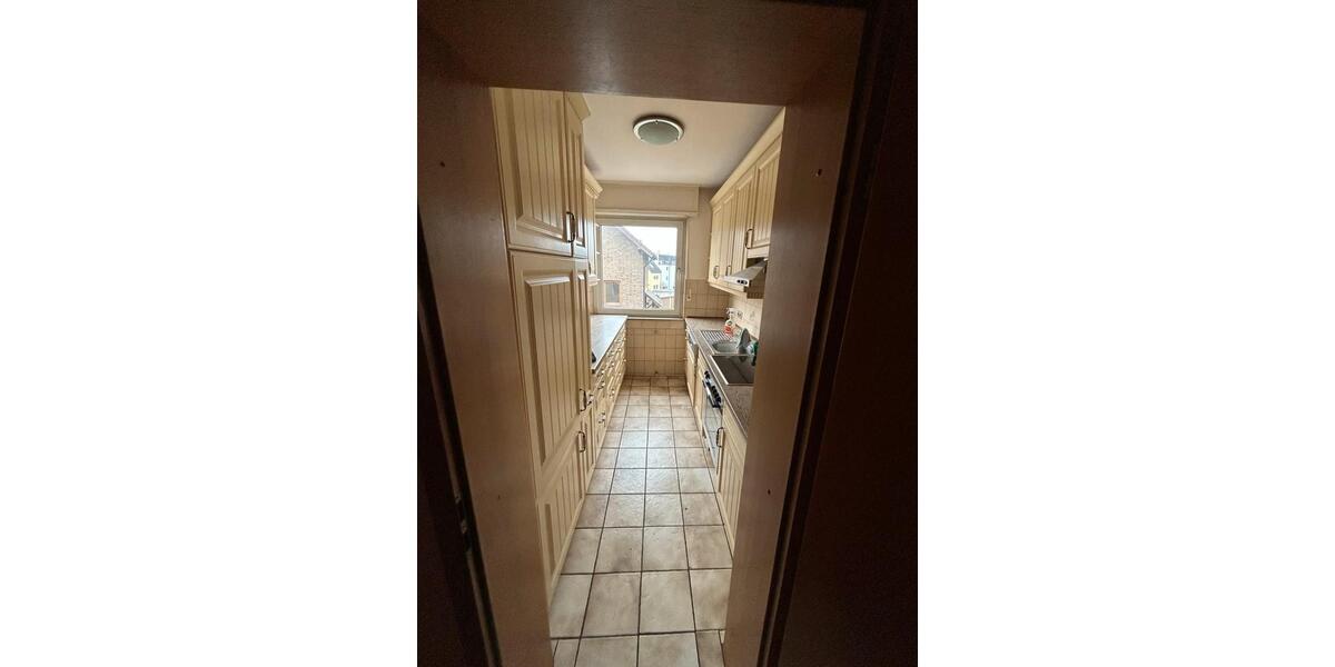 Etagenwohnung Niederkassel - 5 Zimmer, 190 m&sup2;, 2.220&euro; | Angebot:24876817