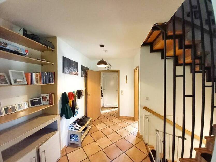 CITYHOUSE: Moderne Doppelhaushälfte mit großem Garten, Hobbyraum Souterrain, Keller, Terrasse