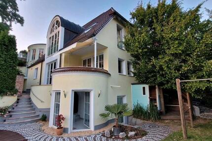 Haus Friedberg - 9 Zimmer, 350 m&sup2;, 1.825.000&euro; | Angebot:26701134