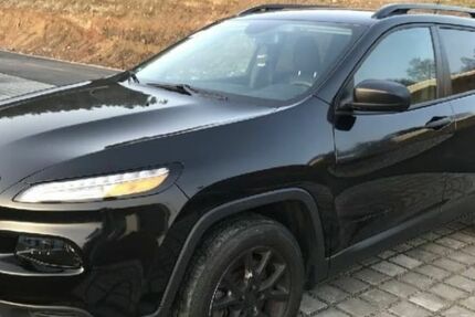 Jeep Cherokee 181.000 km 10.900 € Berlin 13629