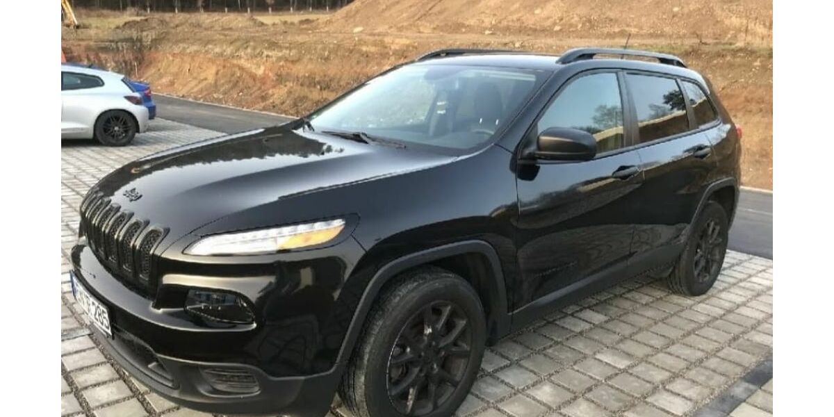 Jeep Cherokee 181.000 km 10.900 &euro; Berlin 13629