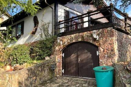 Gemütliches Wohnhaus mit großzügigem Garten und 158m² Nutzfläche. 3 zimmer