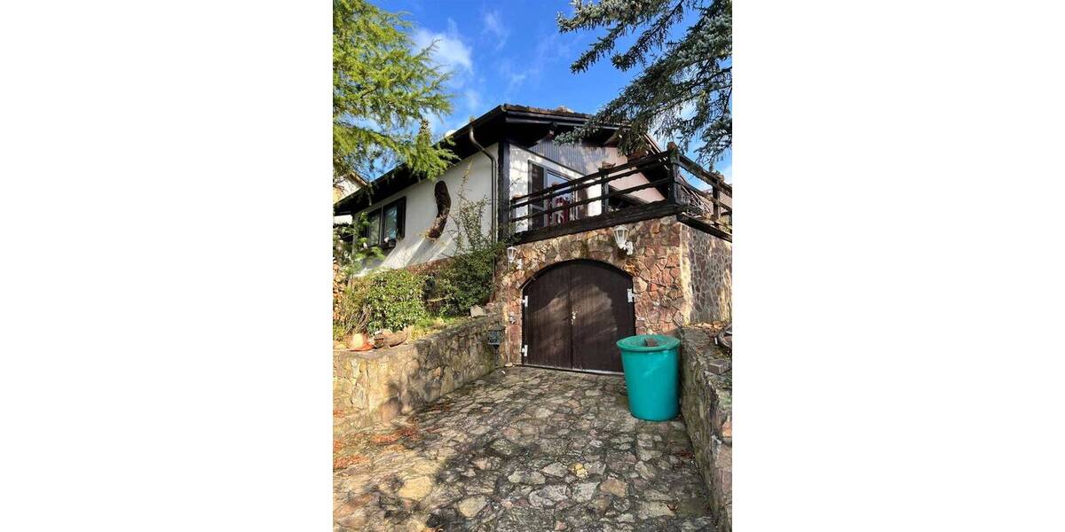 Gemütliches Wohnhaus mit großzügigem Garten und 158m² Nutzfläche. 3 zimmer