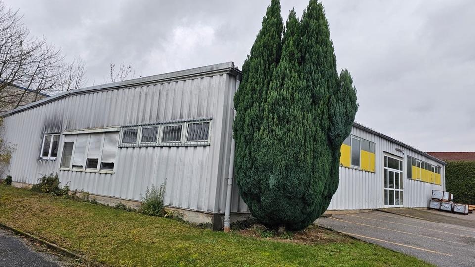 5-Familienhaus inkl. Penthaus -Wohnung mit Gewerbehalle