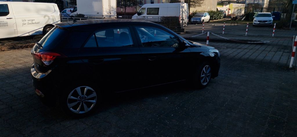 Hyundai i20 28.000 km 7.900 &euro; Ludwigsfelde 14974