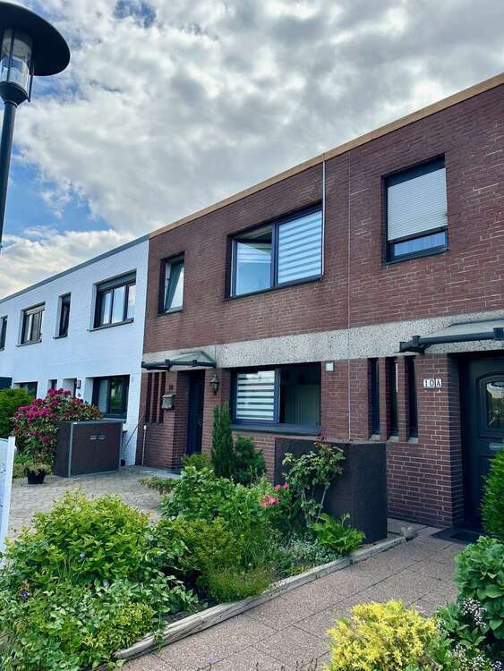 Haus zum Kaufen in Krefeld 375.000 € 104 m²