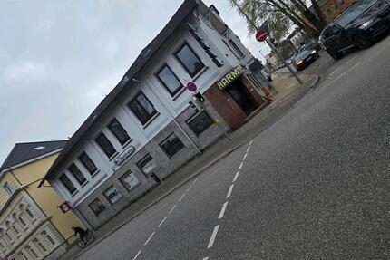 ehemaliges Hotel aufgeteilt in Wohnungen und läden