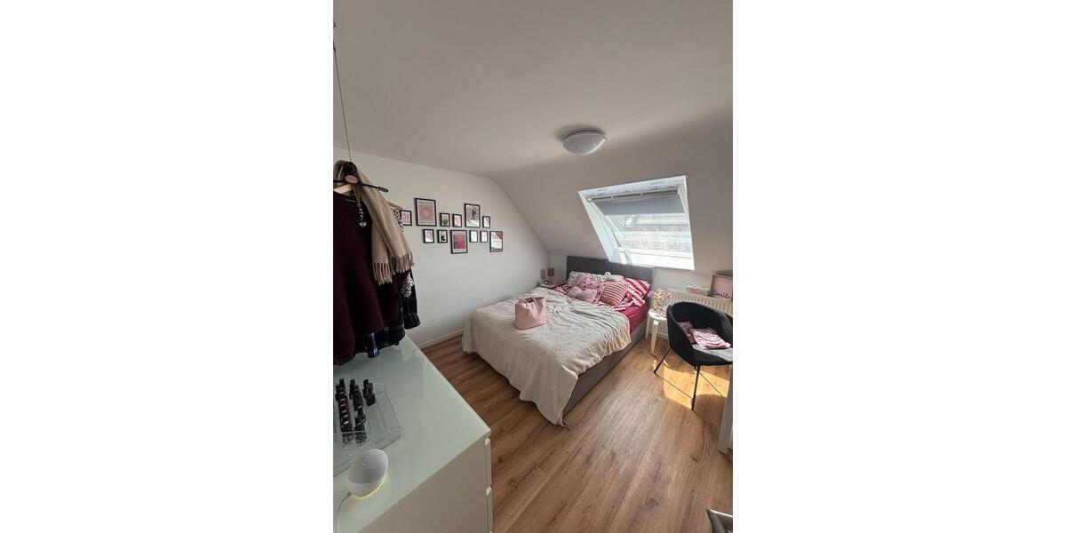 Dachgeschoßwohnung Stuttgart Bad Cannstatt - 1 Zimmer, 11 m&sup2;, 525&euro; | Angebot:26356548