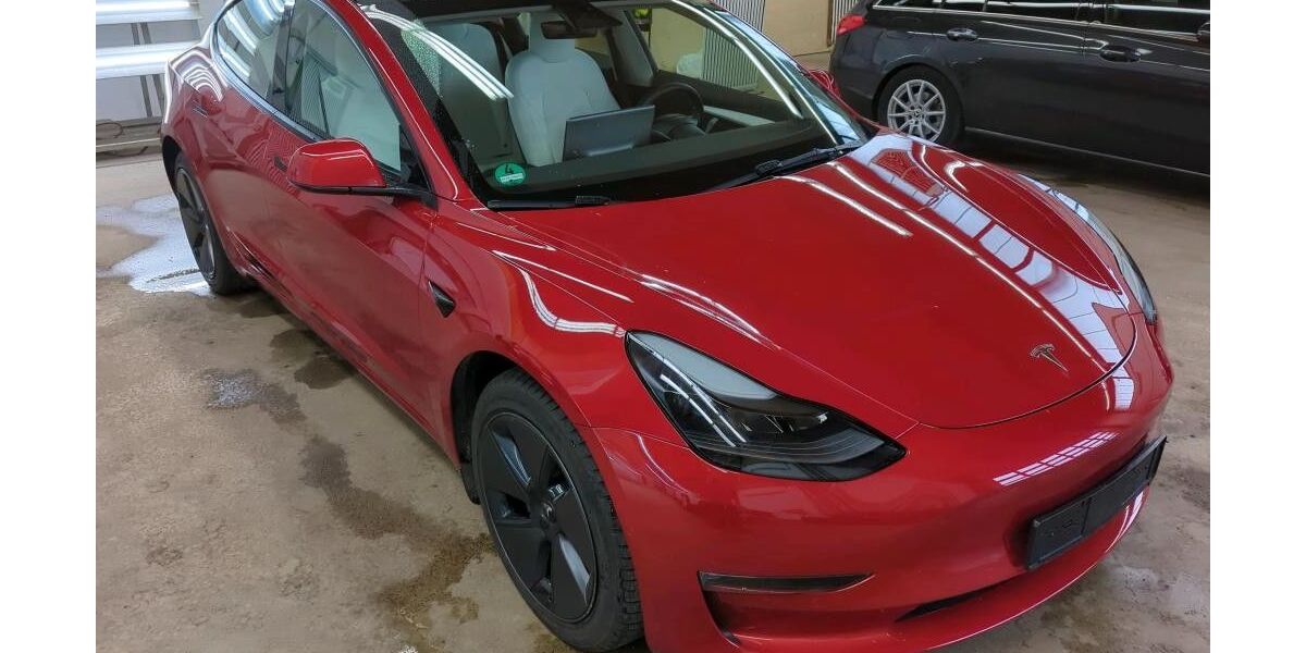 Tesla Model 3 32.000 km 28.500 &euro; Kirchberg/Untermitterdorf 94259