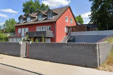Moderne, neuwertige DHH mit EBK, großer Terrasse, Garage