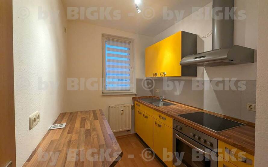 BIGKs: Suhl - Leninring - 2 Raum Wohnung Suhl,sep.Küche,Wannenbad, Balkon (-;)