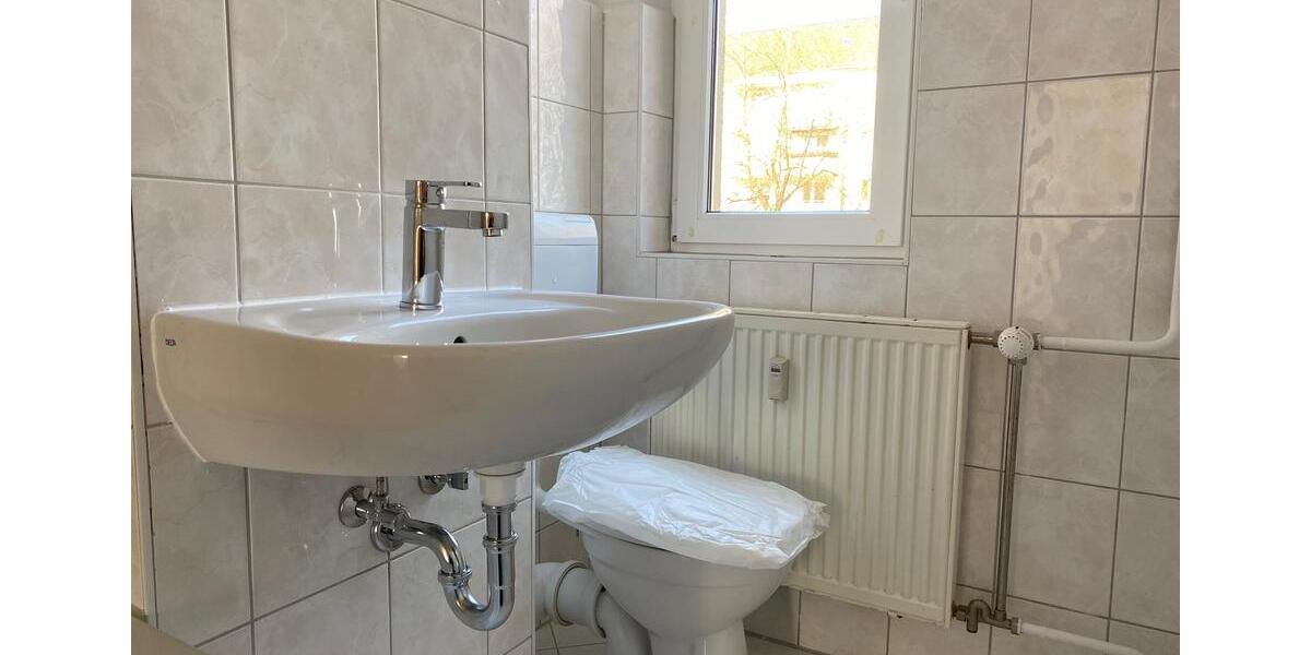 Etagenwohnung Güstrow - 2.5 Zimmer, 64 m&sup2;, 480&euro; | Angebot:25321046