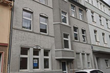 Helle und Großzügige 3-Zimmer Wohnung im DG zu vermieten!