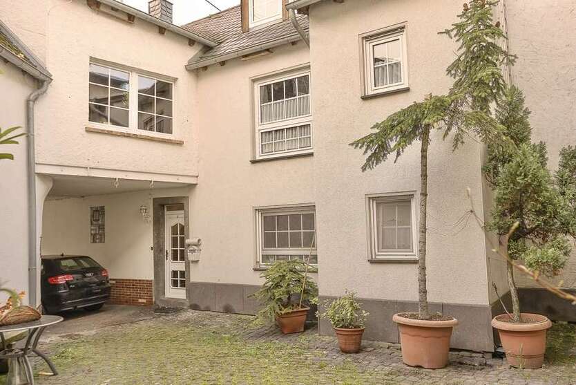 Haus zum Kaufen in Thür 385.000 € 235 m²
