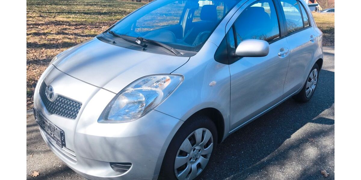 Toyota Yaris 162.500 km 2.200 &euro; Grafenwöhr 92655