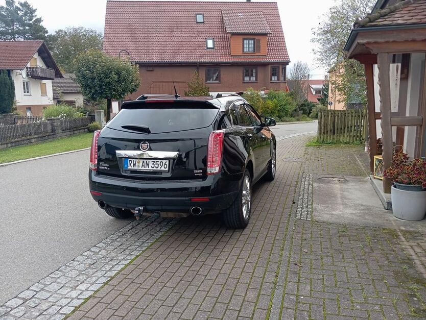 Cadillac SRX 95.000 km 17.500 € Dornhan 72175