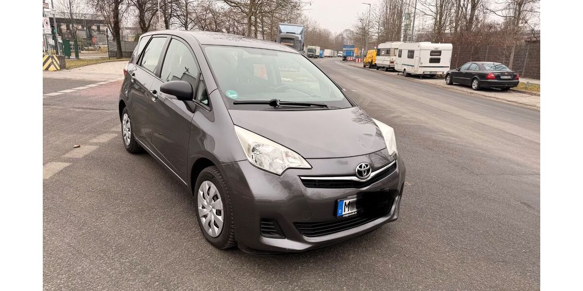 Toyota Verso-S 132.000 km 4.900 &euro; München 80933