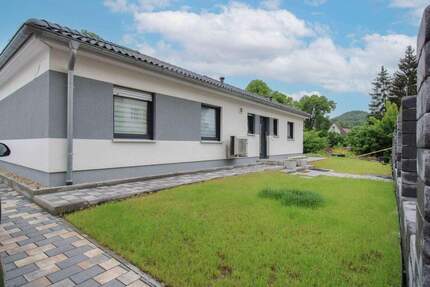 Wohnen auf einer Fläche: Gepflegter Bungalow mit Garten, Terrasse und Doppelgarage 4 zimmer