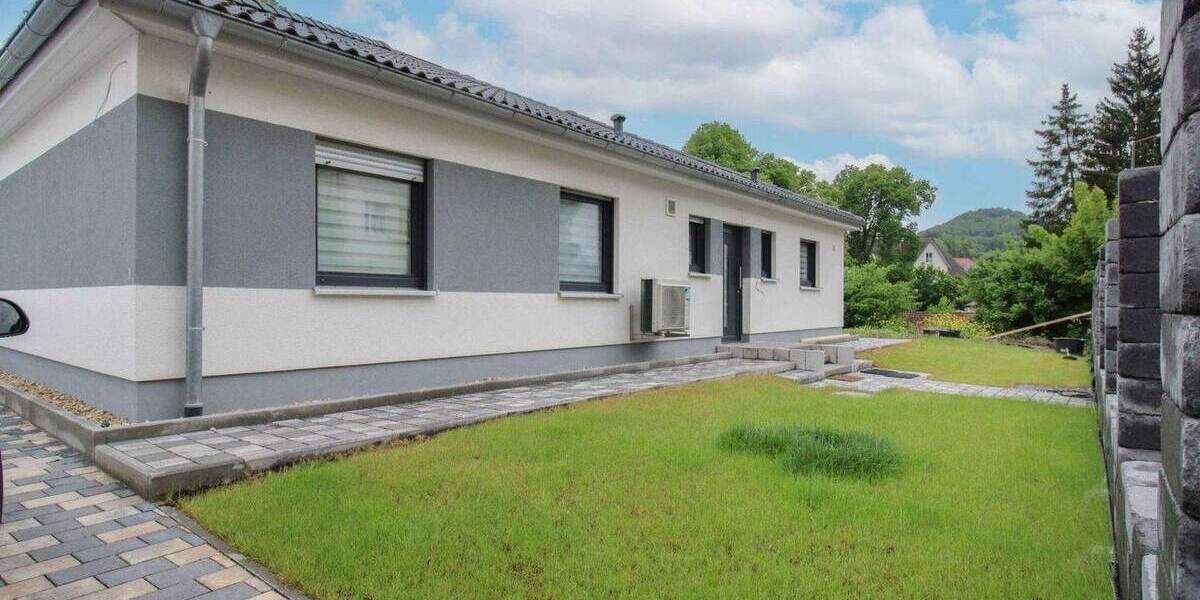 Wohnen auf einer Fläche: Gepflegter Bungalow mit Garten, Terrasse und Doppelgarage 4 zimmer