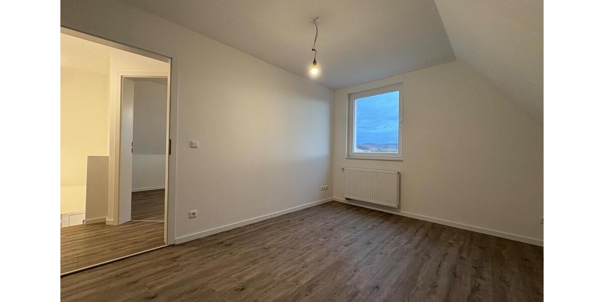 Saniertes Einfamilienhaus mit Garten & Balkon in Felsberg 8 zimmer