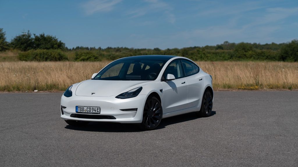 Tesla Model 3 60.000 km 32.500 &euro; Külsheim 97900