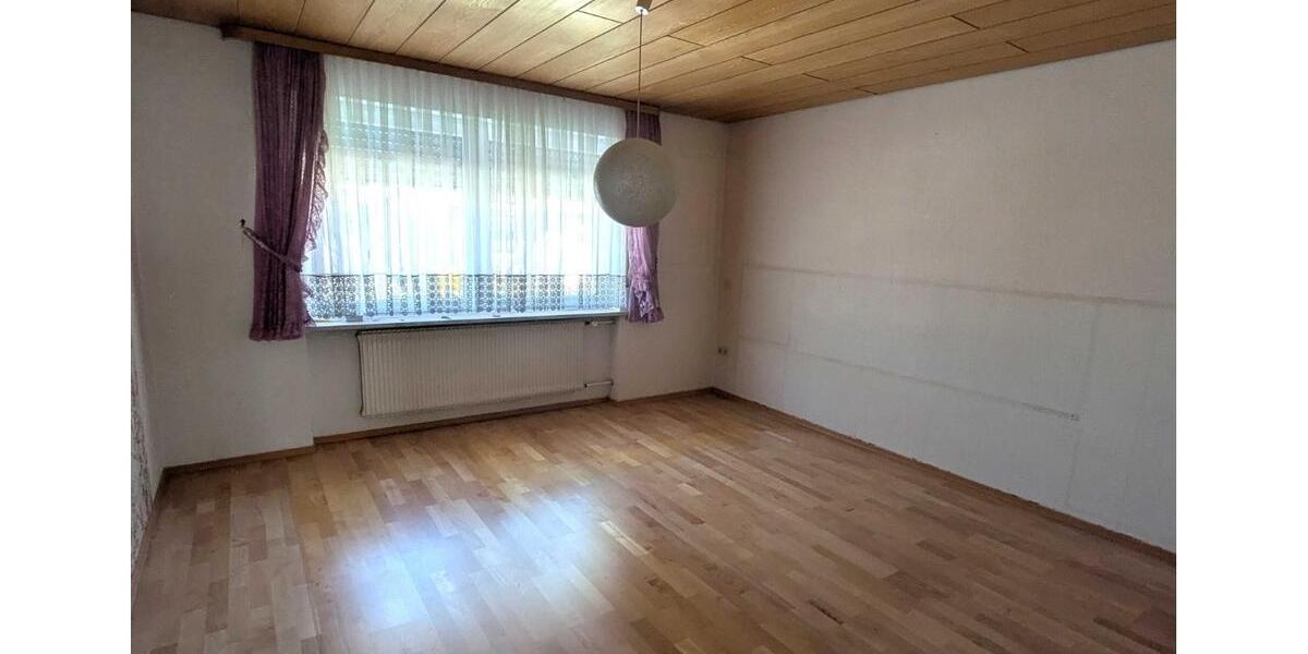 Einfamilienhaus Schwandorf - 6 Zimmer, 190 m&sup2;, 1.600&euro; | Angebot:26334572
