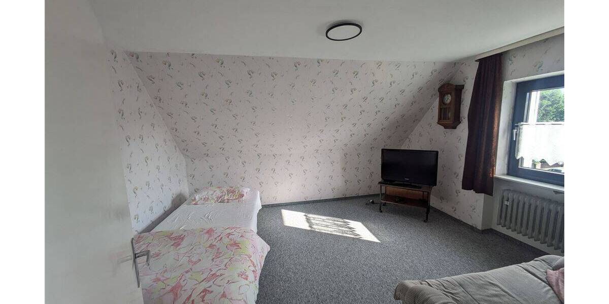 Doppelhaushälfte Waldsassen - 8 Zimmer, 146 m&sup2;, 165.000&euro; | Angebot:25678476