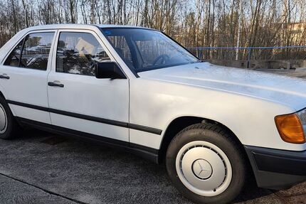 Mercedes-Benz 200 69.000 km 20.999 &euro; Niesky 02906