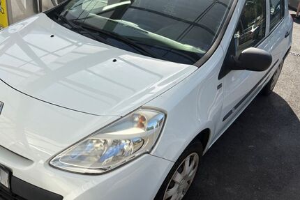Renault Clio 111.620 km 3.200 &euro; Düsseldorf 40231