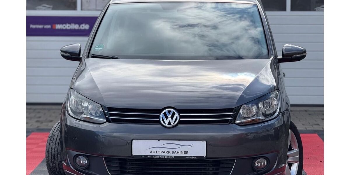 VW Touran 147.555 km 7.499 &euro; VÖHRINGEN (LANDKREIS ROTTWEIL BEI STUTTGART) 72189