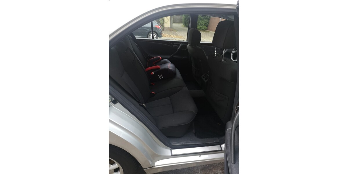 Mercedes-Benz 240 124.400 km 4.400 &euro; Leipzig 04109