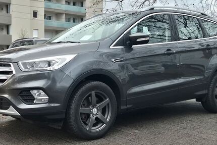 Ford Kuga 141.000 km 12.700 € Stuttgart 70435